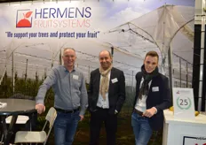 Peter Aalbers, Ernest en Jack Hermens van Hermens Fruitsystems. Sinds deze maand, januari 2020, is zoon Jack ook betrokken bij het bedrijf. Een mooie aanvulling in dit bijzondere jaar; ze bestaan 25 jaar!